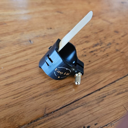 Easy Lig black ligature clarinette with reed for best clarinet ligature for beginners